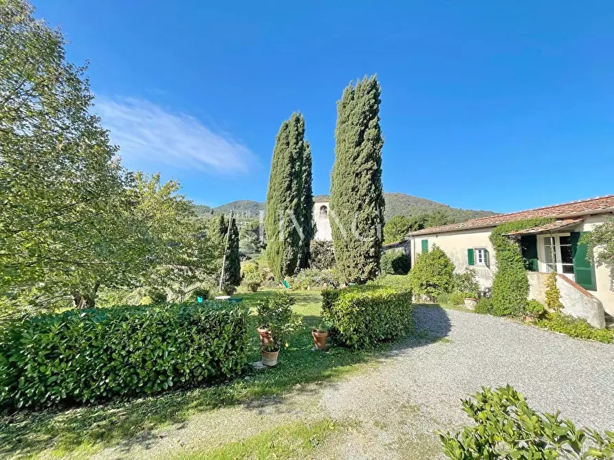 Immagine 59 di Casa colonica in vendita  a Lucca