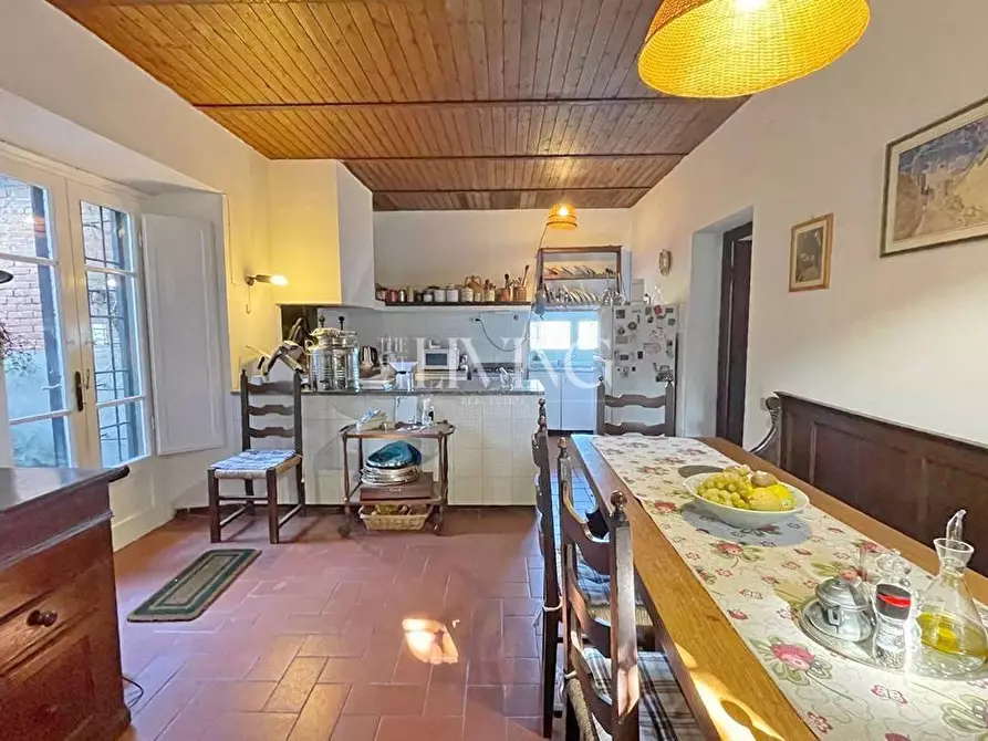 Immagine 13 di Casa colonica in vendita  a Lucca