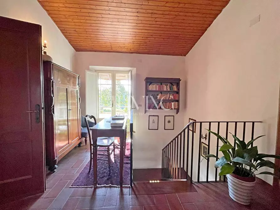 Immagine 19 di Casa colonica in vendita  a Lucca