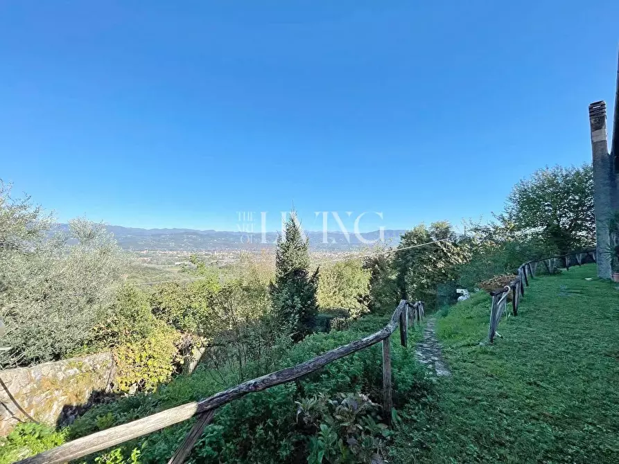 Immagine 49 di Casa colonica in vendita  a Lucca
