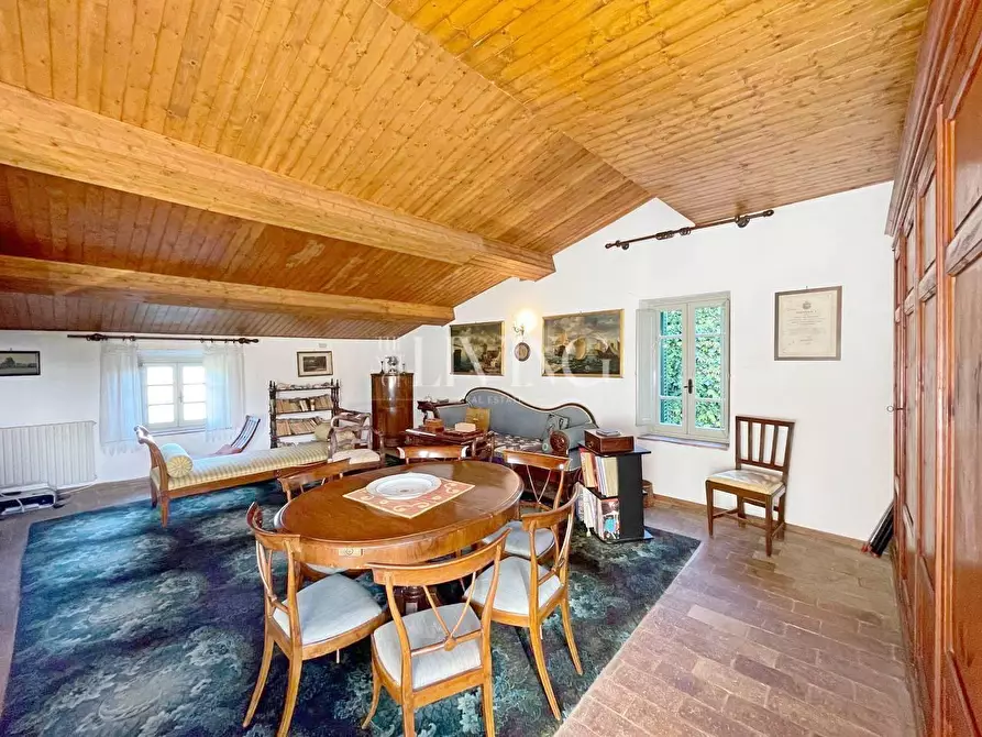 Immagine 28 di Casa colonica in vendita  a Lucca