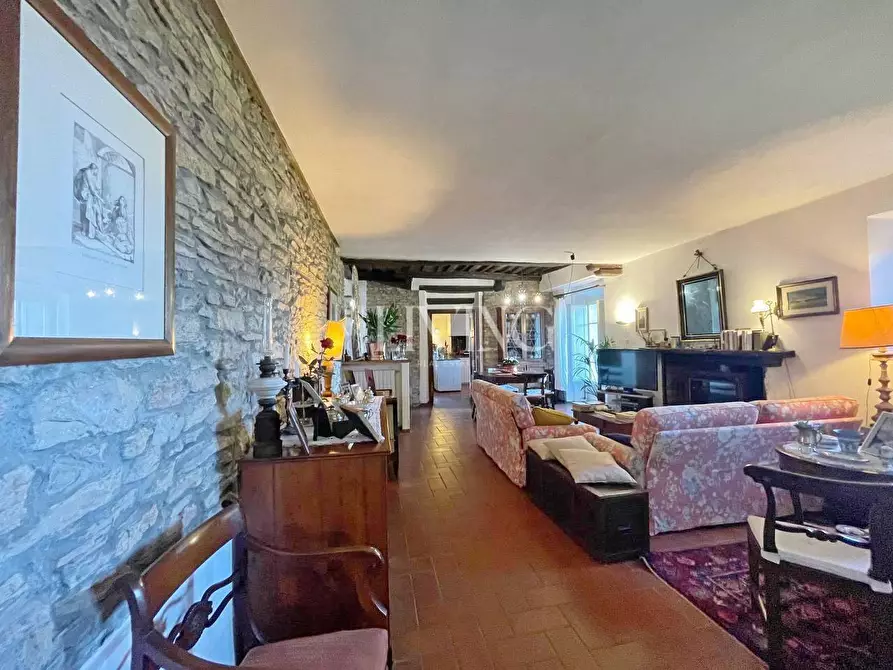 Immagine 7 di Casa colonica in vendita  a Lucca