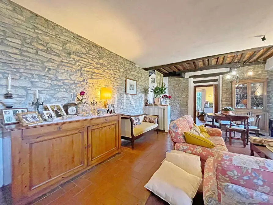 Immagine 6 di Casa colonica in vendita  a Lucca