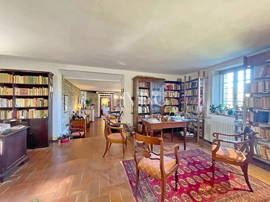 Immagine 8 di Casa colonica in vendita  a Lucca