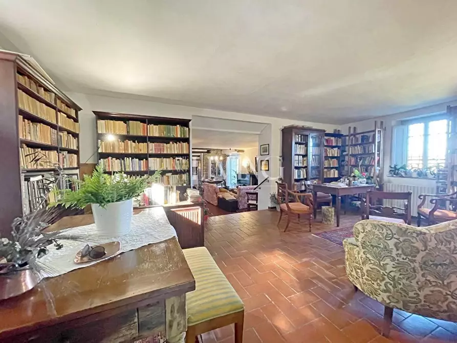Immagine 12 di Casa colonica in vendita  a Lucca