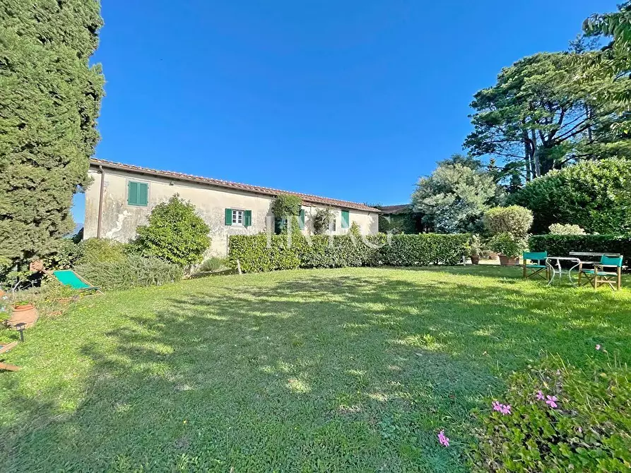 Immagine 40 di Casa colonica in vendita  a Lucca