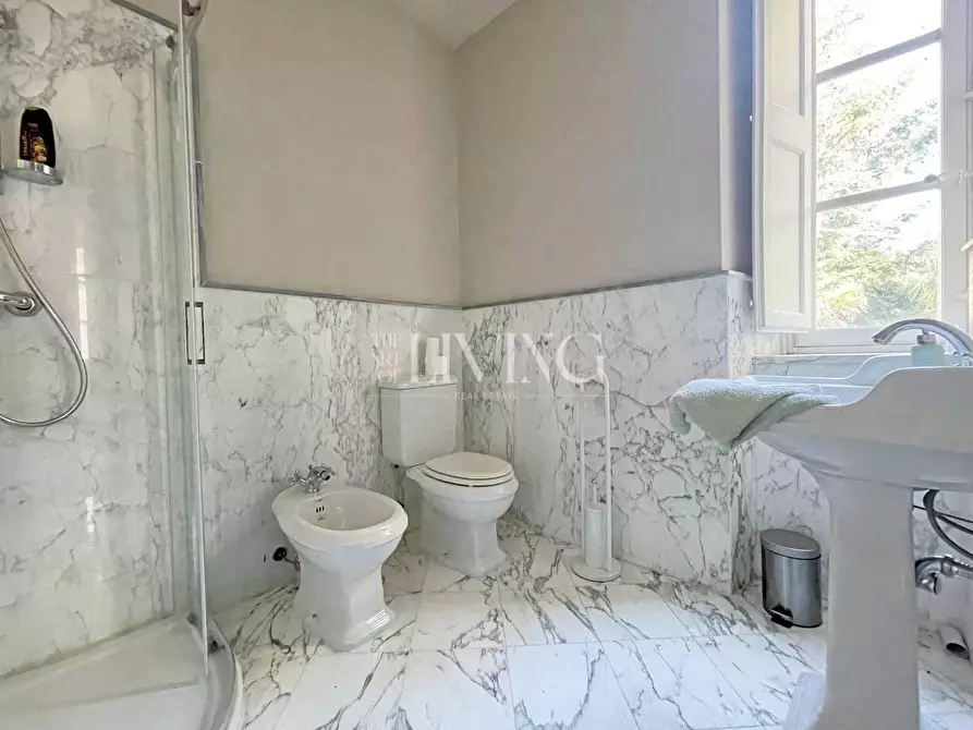 Immagine 18 di Villa in vendita  a Capannori