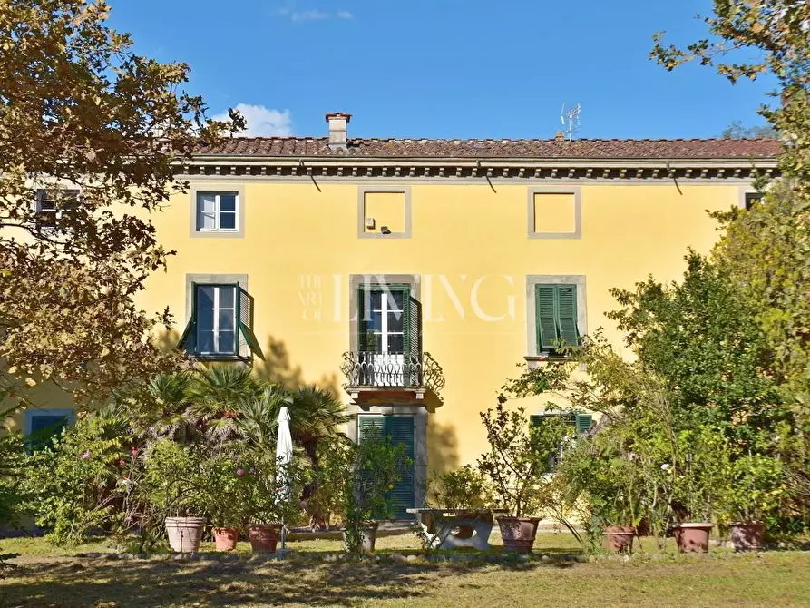 Immagine 10 di Villa in vendita  a Capannori