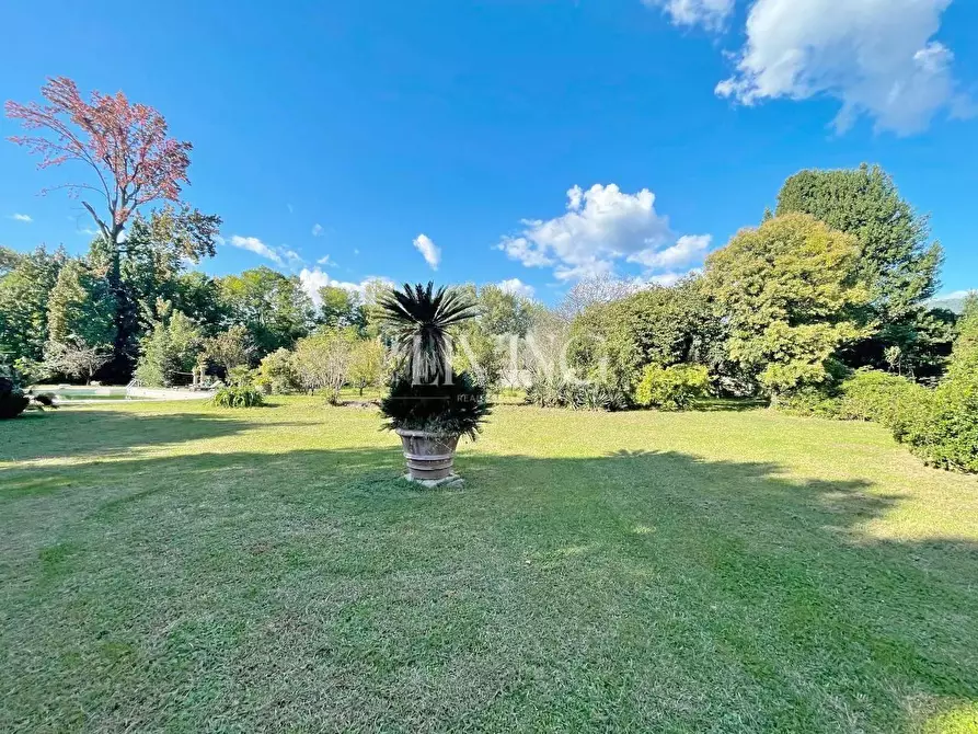 Immagine 34 di Villa in vendita  a Capannori