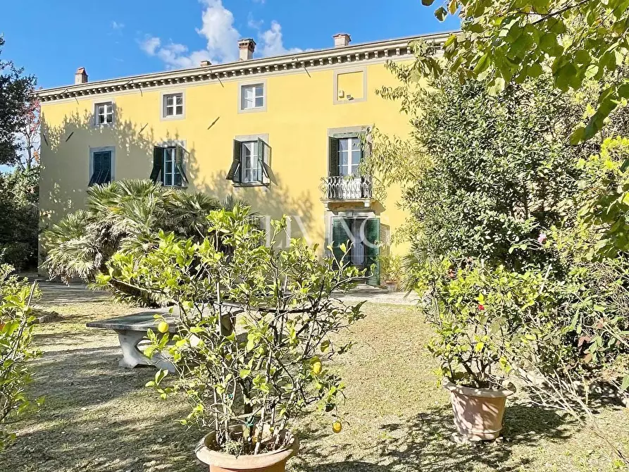 Immagine 26 di Villa in vendita  a Capannori