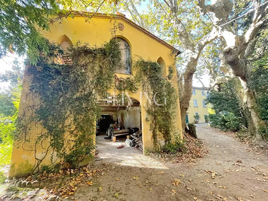 Immagine 27 di Villa in vendita  a Capannori