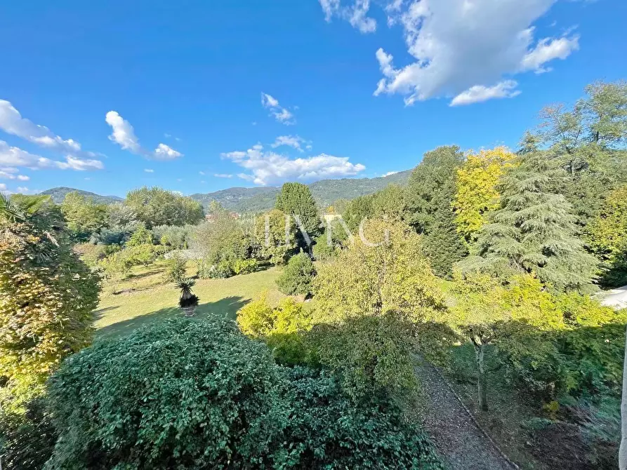 Immagine 43 di Villa in vendita  a Capannori