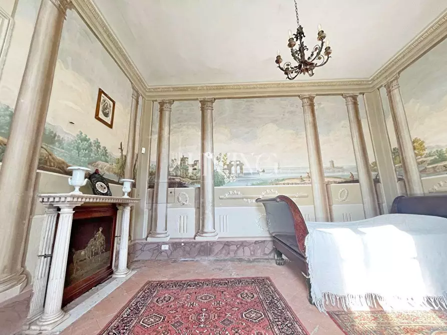 Immagine 45 di Villa in vendita  a Capannori