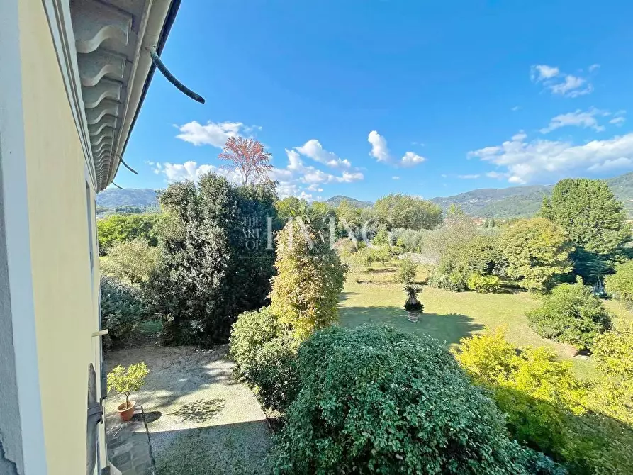 Immagine 42 di Villa in vendita  a Capannori