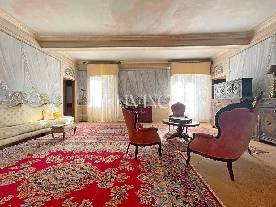 Immagine 5 di Villa in vendita  a Capannori