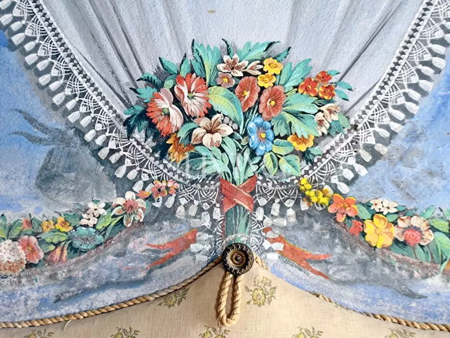 Immagine 11 di Villa in vendita  a Capannori