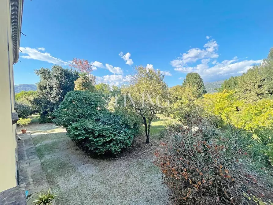 Immagine 39 di Villa in vendita  a Capannori