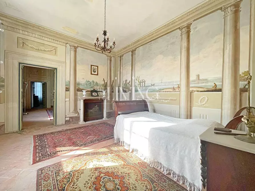 Immagine 25 di Villa in vendita  a Capannori