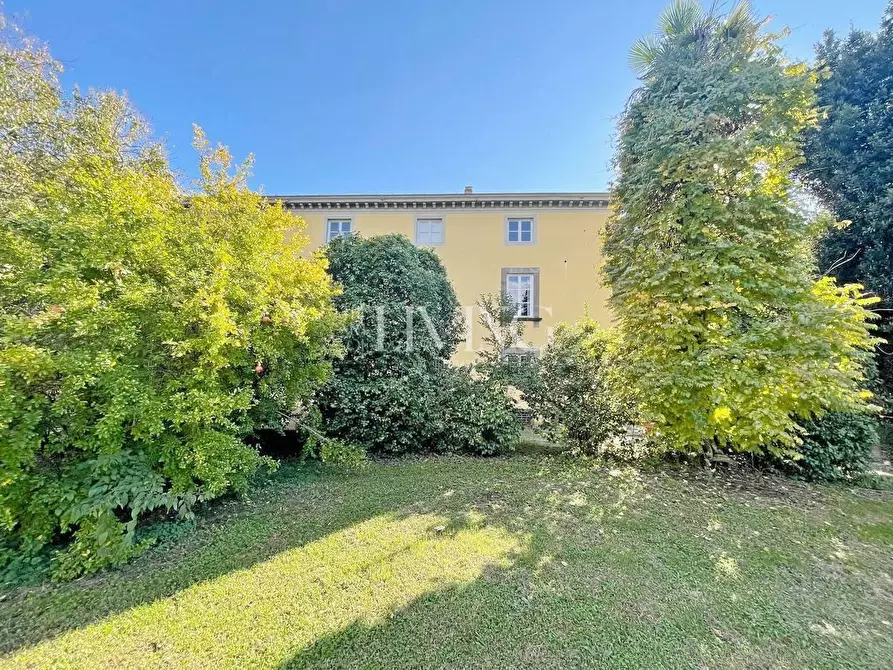 Immagine 36 di Villa in vendita  a Capannori