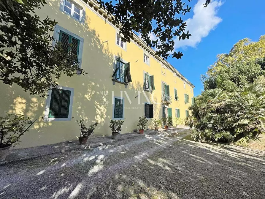 Immagine 32 di Villa in vendita  a Capannori