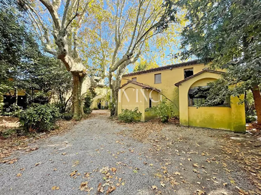 Immagine 28 di Villa in vendita  a Capannori