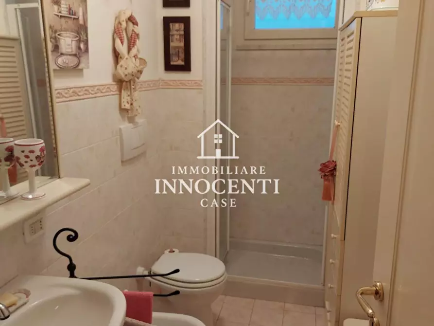 Immagine 48 di Villa in vendita  a Massa