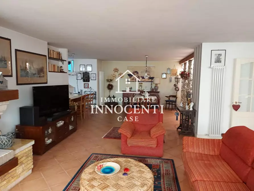 Immagine 43 di Villa in vendita  a Massa