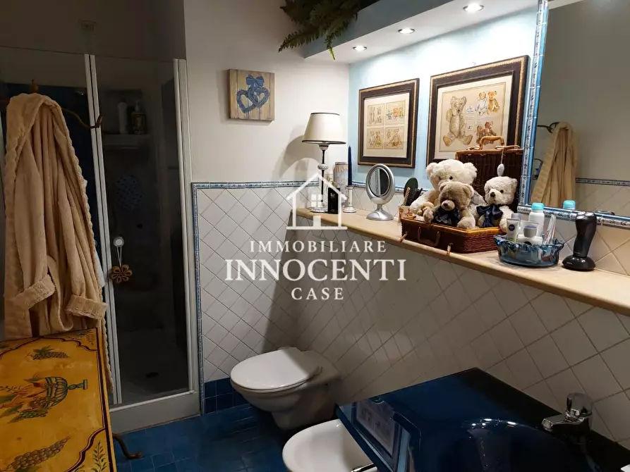 Immagine 35 di Villa in vendita  a Massa