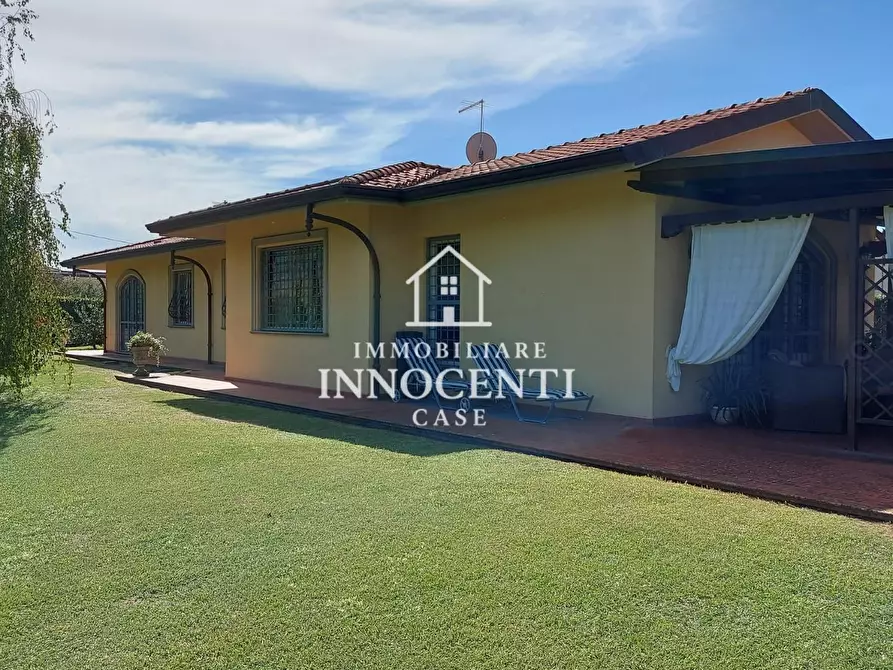 Immagine 5 di Villa in vendita  a Massa