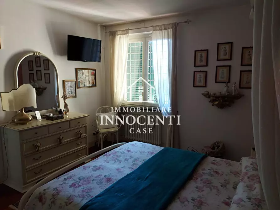 Immagine 39 di Villa in vendita  a Massa