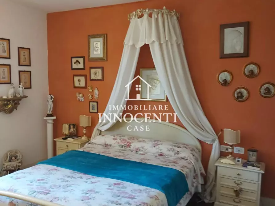 Immagine 40 di Villa in vendita  a Massa