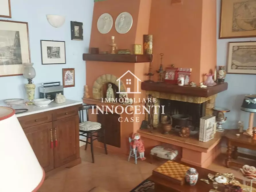 Immagine 11 di Villa in vendita  a Massa