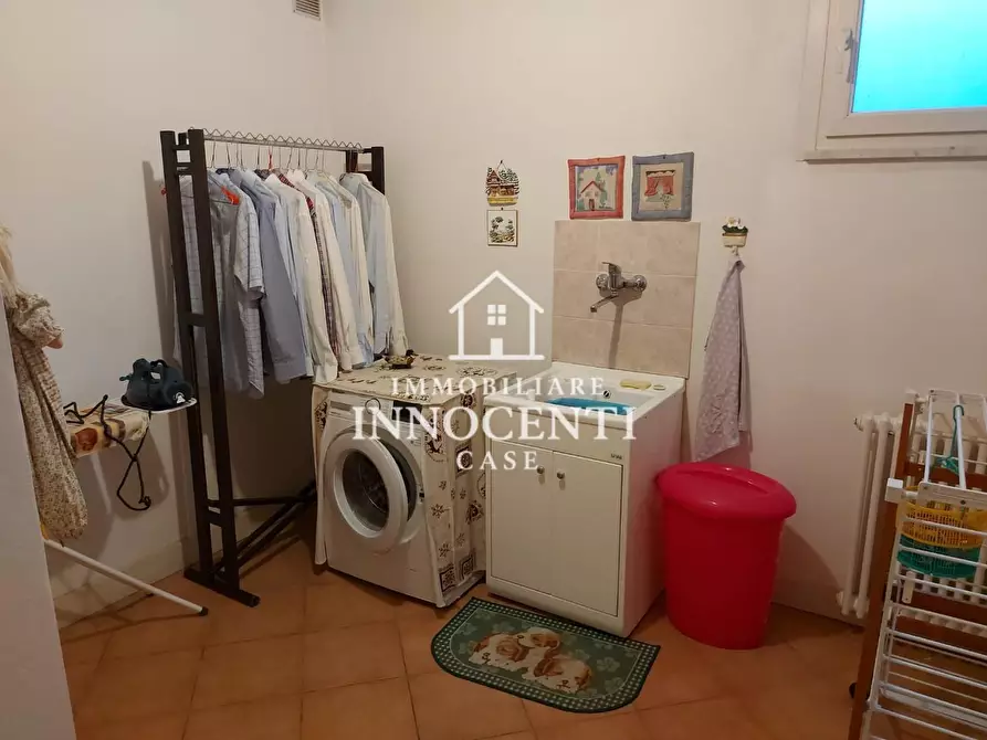 Immagine 46 di Villa in vendita  a Massa