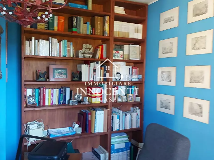 Immagine 41 di Villa in vendita  a Massa