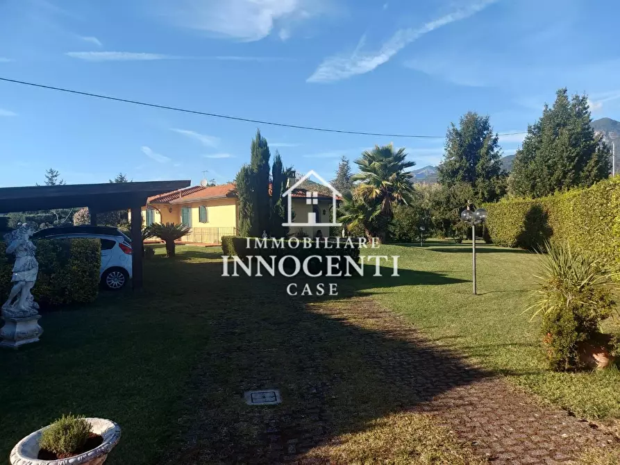 Immagine 8 di Villa in vendita  a Massa