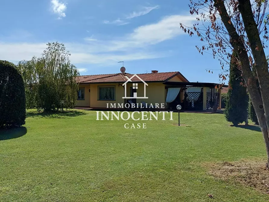 Immagine 9 di Villa in vendita  a Massa