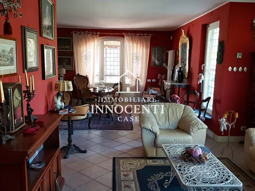 Immagine 33 di Villa in vendita  a Massa