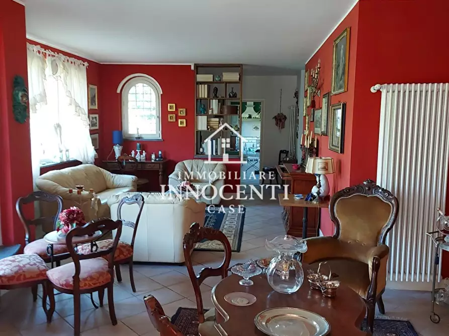 Immagine 30 di Villa in vendita  a Massa