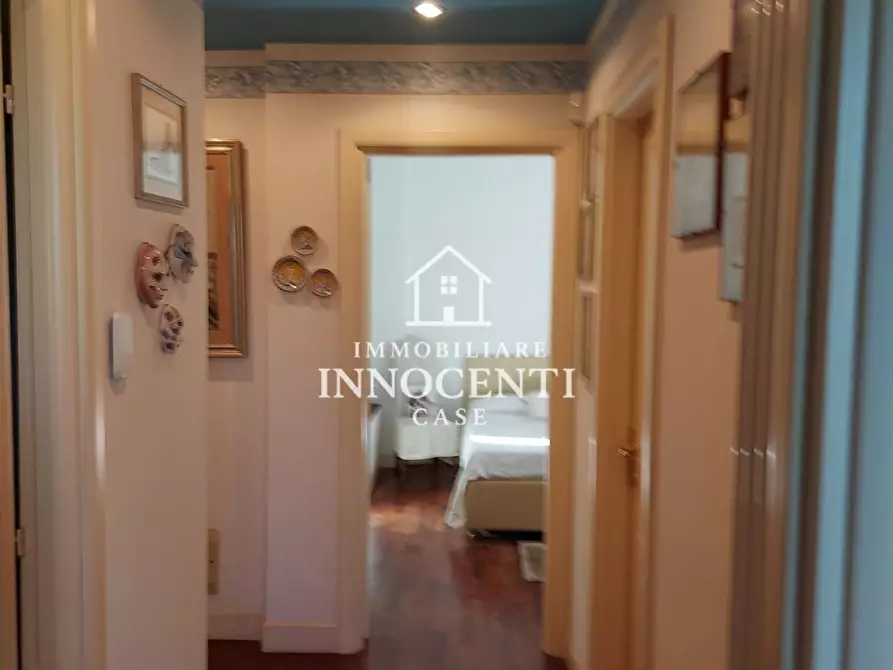 Immagine 25 di Villa in vendita  a Massa