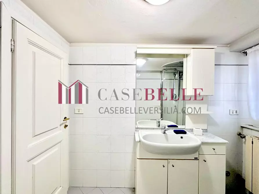 Immagine 36 di Casa bifamiliare in vendita  a Camaiore