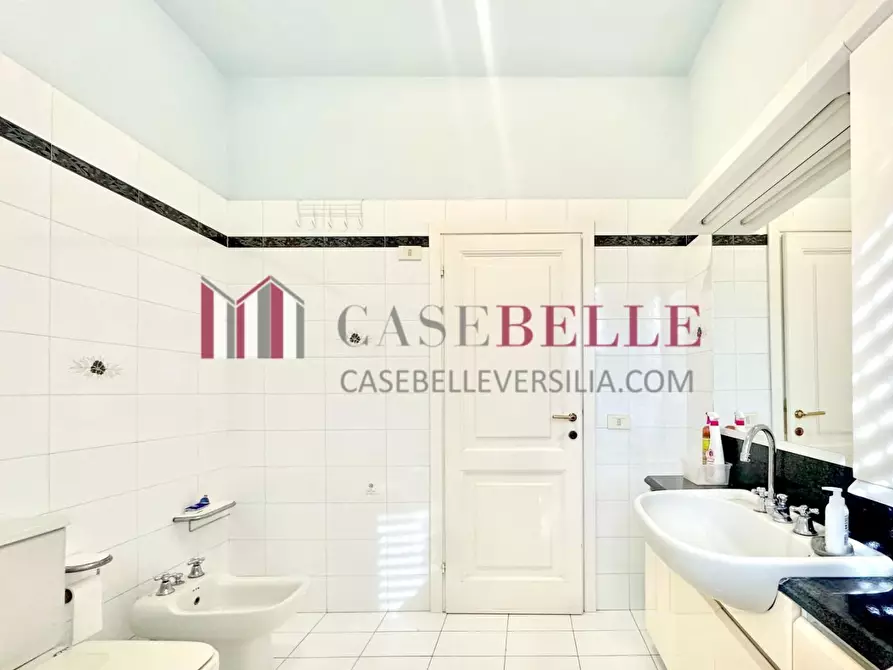 Immagine 21 di Casa bifamiliare in vendita  a Camaiore