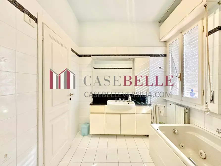 Immagine 20 di Casa bifamiliare in vendita  a Camaiore