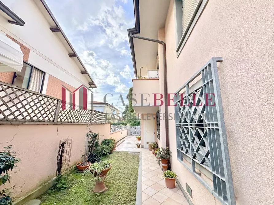 Immagine 40 di Casa bifamiliare in vendita  a Camaiore