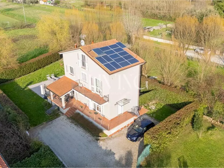 Immagine 31 di Villa in vendita  a Lucca