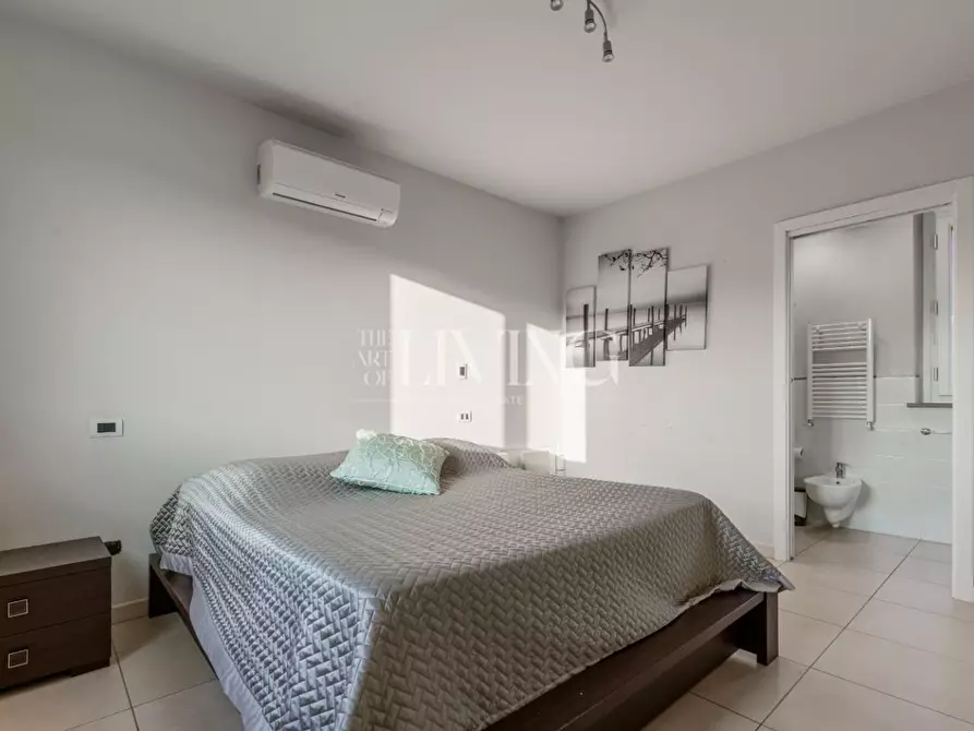 Immagine 12 di Villa in vendita  a Lucca