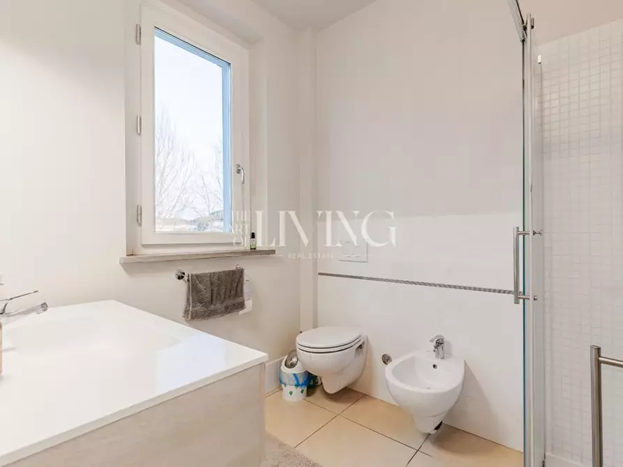 Immagine 18 di Villa in vendita  a Lucca