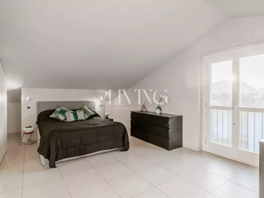 Immagine 19 di Villa in vendita  a Lucca