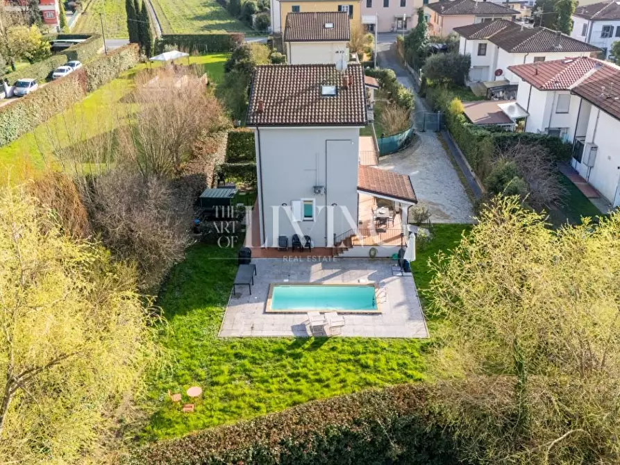 Immagine 27 di Villa in vendita  a Lucca