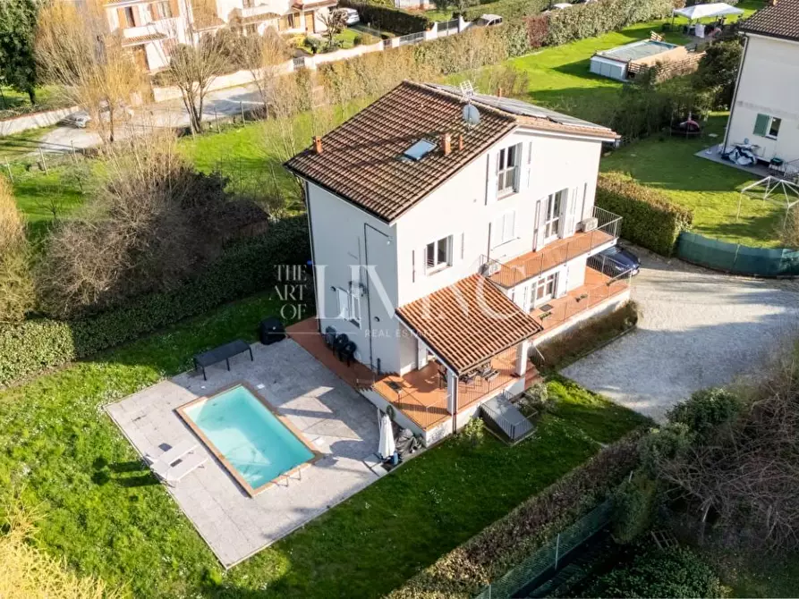 Immagine 26 di Villa in vendita  a Lucca