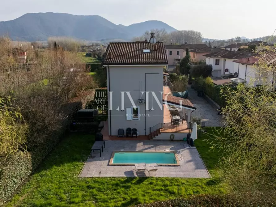 Immagine 28 di Villa in vendita  a Lucca